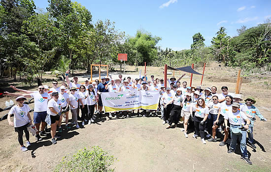Over 50 Avolon and Cebu Pacific employees came together in Lang Lang, Cebu, to renovate a community centre run by local charity the City Gates Academy. The centre provides food supplies and educational resources to local under-privileged children.